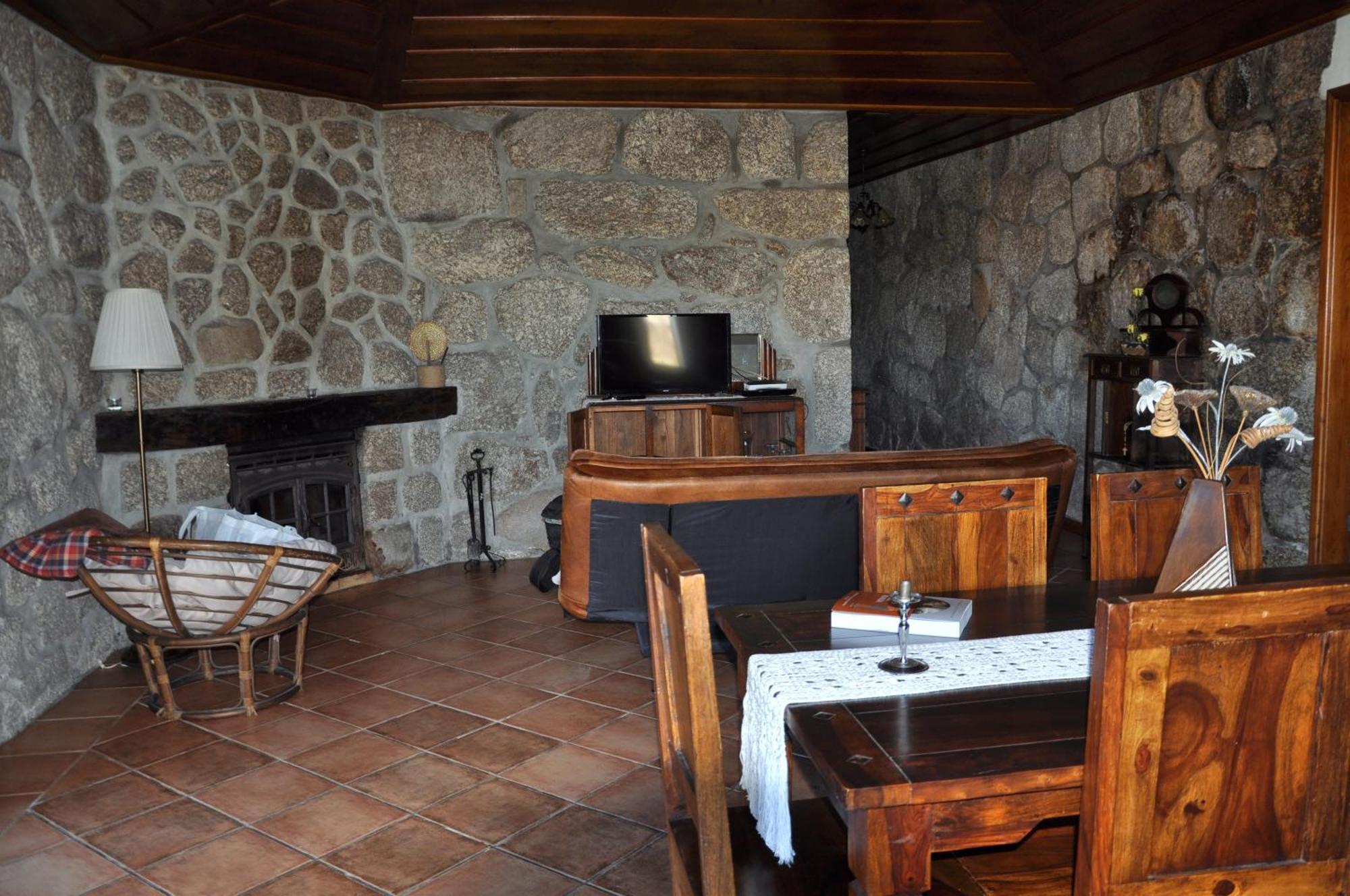 Casa De Fora Holiday home *