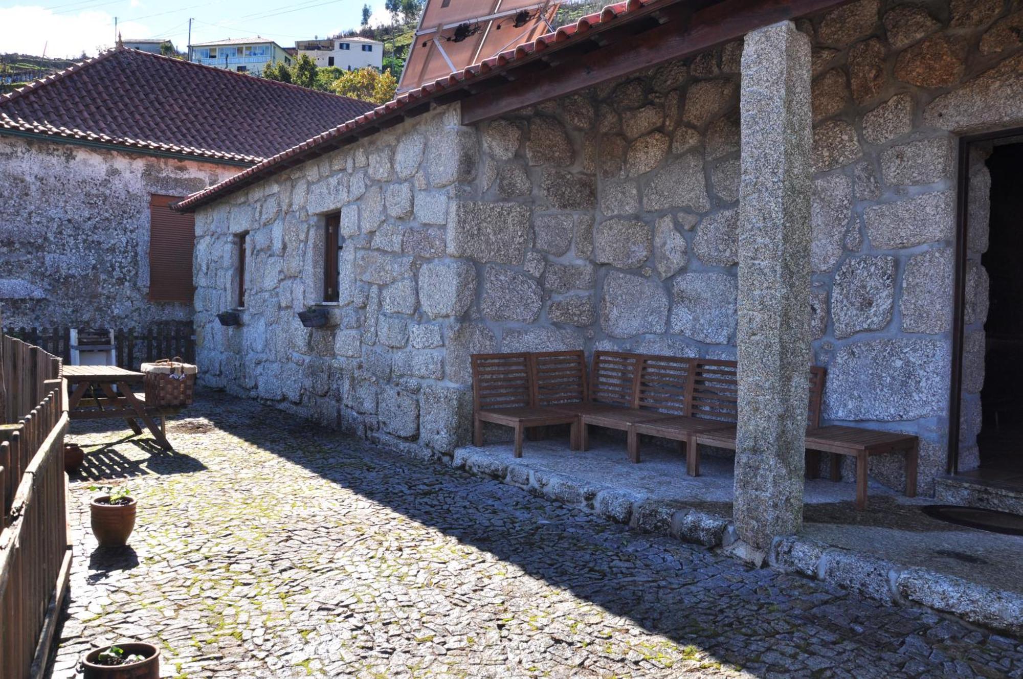 Casa De Fora Holiday home *